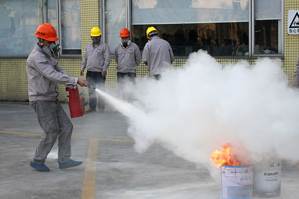 凯发化工消防演练